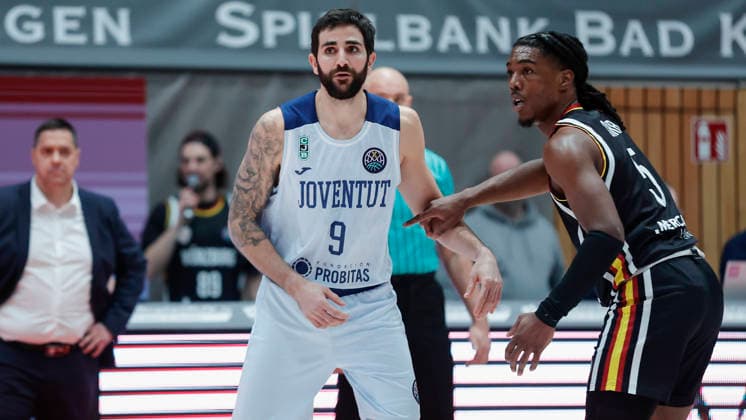 In the picture from left Ricky Rubio Joventut Badalona, 9 and Marcus Carr Wuerzburg Baskets, 5 03 02 2026, Fitness First Wuerzburg Baskets vs Joventut Badalona, Basketball Champions League, Round of 16, Group K, Matchday 3, Germany, 97072, tectake Arena Wuerzburg, Copyright: HMBxMedia xJulienxBecker