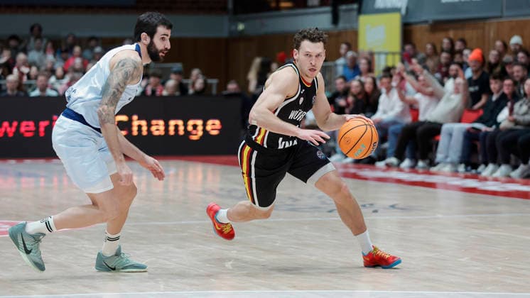 In the picture from left Ricky Rubio Joventut Badalona, 9 against Brae Ivey Wuerzburg Baskets, 11 03 02 2026, Fitness First Wuerzburg Baskets vs Joventut Badalona, Basketball Champions League, Round of 16, Group K, Matchday 3, Germany, 97072, tectake Arena Wuerzburg, Copyright: HMBxMedia xJulienxBecker
