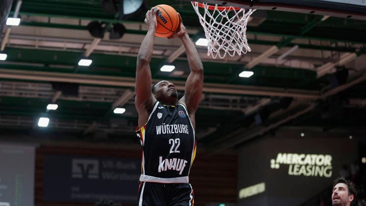 In the picture Johnathan Stove Wuerzburg Baskets, 22 with the dunk 03 02 2026, Fitness First Wuerzburg Baskets vs Joventut Badalona, Basketball Champions League, Round of 16, Group K, Matchday 3, Germany, 97072, tectake Arena Wuerzburg, Copyright: HMBxMedia xJulienxBecker