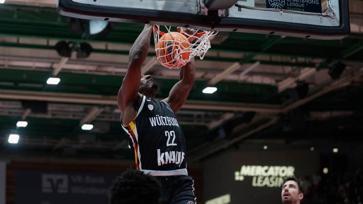 In the picture Johnathan Stove Wuerzburg Baskets, 22 with the dunk 03 02 2026, Fitness First Wuerzburg Baskets vs Joventut Badalona, Basketball Champions League, Round of 16, Group K, Matchday 3, Germany, 97072, tectake Arena Wuerzburg, Copyright: HMBxMedia xJulienxBecker