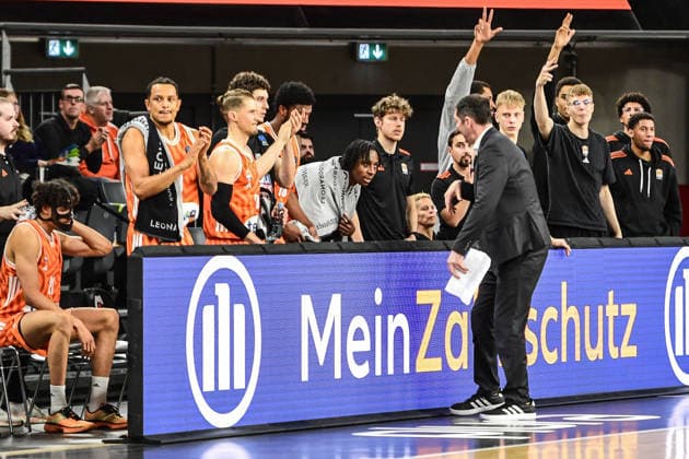 BKT Euro Cup Ratiopharm Ulm against Buducnost VOLI Podgorica, Ratiopharm Arena Ulm 03 02 2026 Ulm bench celebrates a 3 Ulm 03 02 2026 17 Matchday BKT EuroCup, Ratiopharm Ulm against Buducnost VOLI Podgorica, Ratiopharm Arena Ulm Copyright: xBEAUTIFULxSPORTS Märklx