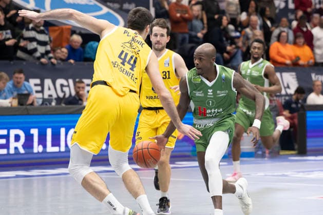 European North Basketball League, ENBL, 2025 2026 Syntainics MBC vs Hefte Helfen Bulls Kapfenberg Weissenfels, Germany 03 February 2026 In the picture from left Jure Planinic Weissenfels , Spencer Reaves Weissenfels and Andrew Jones Kapfenberg Weissenfels Stadthalle Weissenfels Sachsen Anhalt Germany