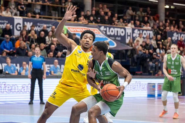 European North Basketball League, ENBL, 2025 2026 Syntainics MBC vs Hefte Helfen Bulls Kapfenberg Weissenfels, Germany 03 February 2026 In the picture from left Marcus Foster Weissenfels and Quinton Green Kapfenberg Weissenfels Stadthalle Weissenfels Sachsen Anhalt Germany