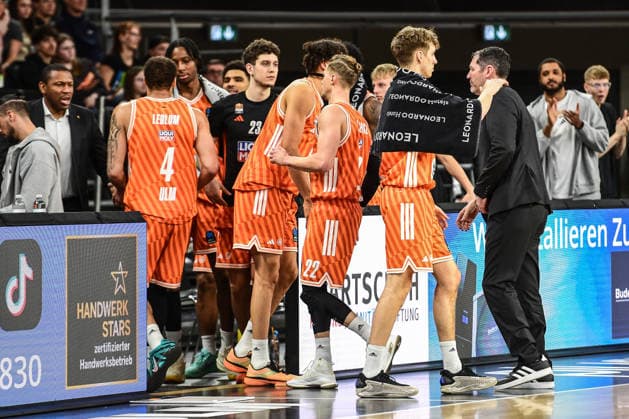 BKT Euro Cup Ratiopharm Ulm against Buducnost VOLI Podgorica, Ratiopharm Arena Ulm 03 02 2026 Head Coach Ty Harrelson ratiopharm Ulm at timeout Ulm 03 02 2026 17 Matchday BKT EuroCup, Ratiopharm Ulm against Buducnost VOLI Podgorica, Ratiopharm Arena Ulm Copyright: xBEAUTIFULxSPORTS Märklx