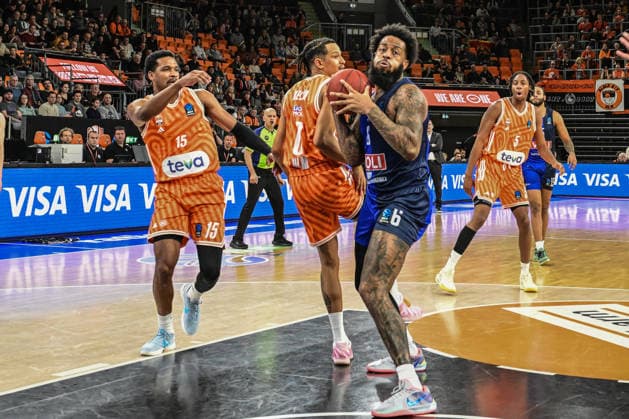 BKT Euro Cup Ratiopharm Ulm against Buducnost VOLI Podgorica, Ratiopharm Arena Ulm 03 02 2026 Jerry Boutsiele Buducnost VOLI Podgorica, 16 on his way to the basket next to Nelson Weidemann ratiopharm Ulm, 0 and Justin Simon ratiopharm Ulm, 15 Ulm 03 02 2026 17 Matchday BKT EuroCup, Ratiopharm Ulm against Buducnost VOLI Podgorica, Ratiopharm Arena Ulm Copyright: xBEAUTIFULxSPORTS Märklx