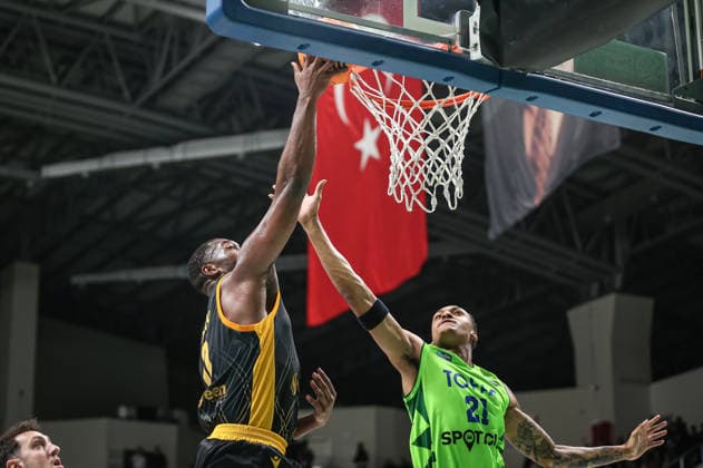 TOFAS v AEK - Basketball Champions League BURSA, TURKIYE - FEBRUARY 3: Lewis (21) of TOFAS in action against Gray (0) of AEK during Basketball Champions League Round of 16 Group J third match between TOFAS and AEK at TOFAS Sports Hall in Bursa, Turkiye on February 3, 2026. Fatih Capkin Anadolu Bursa Turkey. Editorial use only. Please get in touch for any other usage.  Copyright: x2026xAnadoluxFatihxCapkinx