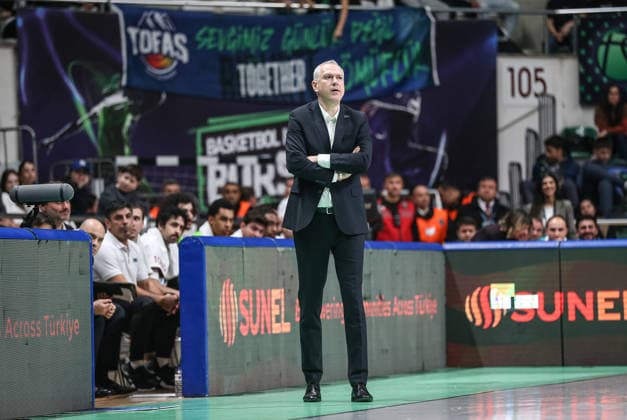 TOFAS v AEK - Basketball Champions League BURSA, TURKIYE - FEBRUARY 3: Head Coach of TOFAS Emil Rajkovic follows Basketball Champions League Round of 16 Group J third match between TOFAS and AEK at TOFAS Sports Hall in Bursa, Turkiye on February 3, 2026. Fatih Capkin Anadolu Bursa Turkey. Editorial use only. Please get in touch for any other usage.  Copyright: x2026xAnadoluxFatihxCapkinx