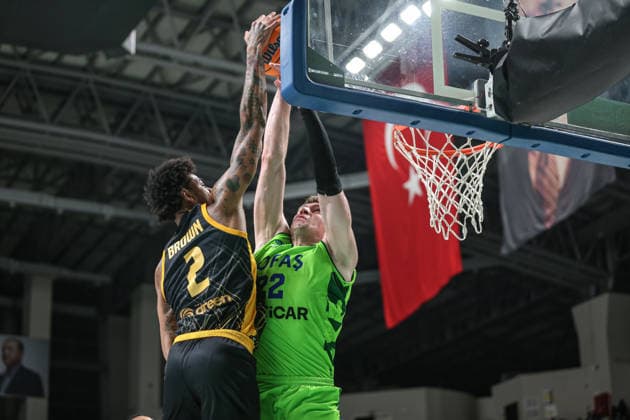 TOFAS v AEK - Basketball Champions League BURSA, TURKIYE - FEBRUARY 3: Blazevic (R) of TOFAS in action against Greg (2) of AEK during Basketball Champions League Round of 16 Group J third match between TOFAS and AEK at TOFAS Sports Hall in Bursa, Turkiye on February 3, 2026. Fatih Capkin Anadolu Bursa Turkey. Editorial use only. Please get in touch for any other usage.  Copyright: x2026xAnadoluxFatihxCapkinx