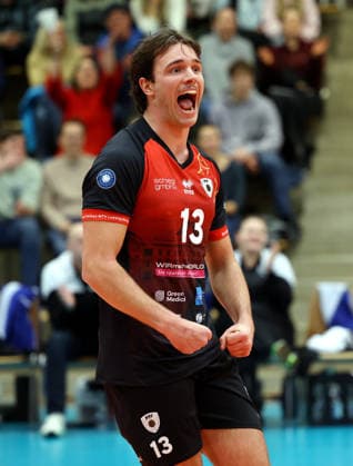 03 02 2026, Germany, Ludwigsburg, Volleyball Barock Volleys MTV Ludwigsburg vs Haching Munich, New signing Adrian Mol LB cheers