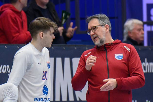 Perttu Blomgren MBC, 20 , Silvano Poropat MBC, Head Coach, interim , Syntainics MBC vs Hefte Helfen Bulls Kapfenberg, European North Basketball League 2025 26, Germany, Austria, 03 02 2026 Foto Schulz Weissenfels Stadthalle Sachsen Anhalt Germany