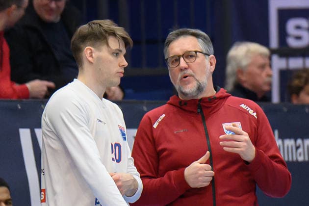 Perttu Blomgren MBC, 20 , Silvano Poropat MBC, Head Coach, interim , Syntainics MBC vs Hefte Helfen Bulls Kapfenberg, European North Basketball League 2025 26, Germany, Austria, 03 02 2026 Foto Schulz Weissenfels Stadthalle Sachsen Anhalt Germany