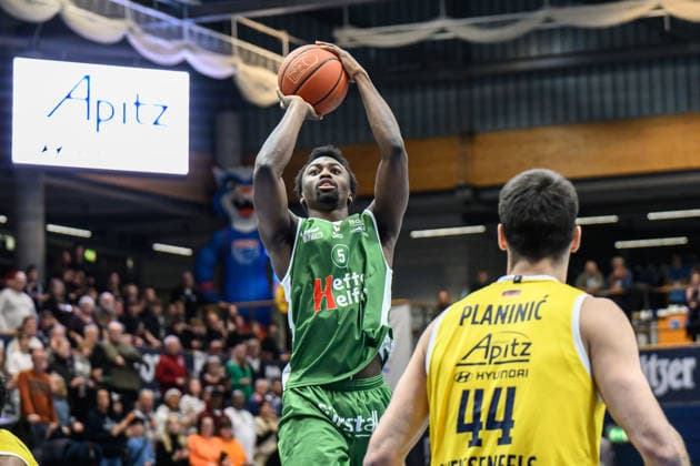 Taye Fields Kapfenberg, 5 , Jure Planinic MBC, 44 , Syntainics MBC vs Hefte Helfen Bulls Kapfenberg, European North Basketball League 2025 26, Germany, Austria, 03 02 2026 Foto Schulz Weissenfels Stadthalle Sachsen Anhalt Germany