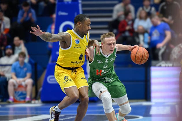 Charles Callison MBC, 23 , Vitaliy Zotov Kapfenberg, 45 , Syntainics MBC vs Hefte Helfen Bulls Kapfenberg, European North Basketball League 2025 26, Germany, Austria, 03 02 2026 Foto Schulz Weissenfels Stadthalle Sachsen Anhalt Germany