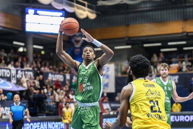Quinton Green Kapfenberg, 12 , RJ Gunn MBC, 21 , Syntainics MBC vs Hefte Helfen Bulls Kapfenberg, European North Basketball League 2025 26, Germany, Austria, 03 02 2026 Foto Schulz Weissenfels Stadthalle Sachsen Anhalt Germany
