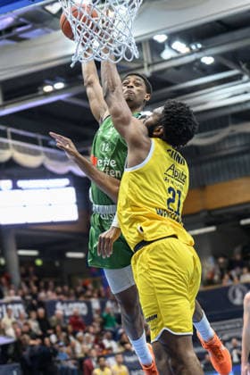 Quinton Green Kapfenberg, 12 , RJ Gunn MBC, 21 , Syntainics MBC vs Hefte Helfen Bulls Kapfenberg, European North Basketball League 2025 26, Germany, Austria, 03 02 2026 Foto Schulz Weissenfels Stadthalle Sachsen Anhalt Germany