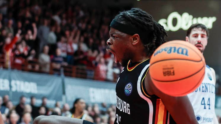 Im Bild: Jubel bei Charles Thompson (Wuerzburg Baskets, 32) 03.02.2026, Fitness First Wuerzburg Baskets vs. Joventut Badalona, Basketball Champions League, Round of 16, Group K, 3. Spieltag, Deutschland, 97072, tectake-Arena Wuerzburg, *** Picture Copyright: HMBxMedia xJulienxBecker