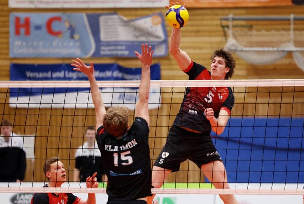 03 02 2026, Germany, Ludwigsburg, Volleyball Barock Volleys MTV Ludwigsburg vs Haching Munich, Jan Huber LB, on the ball