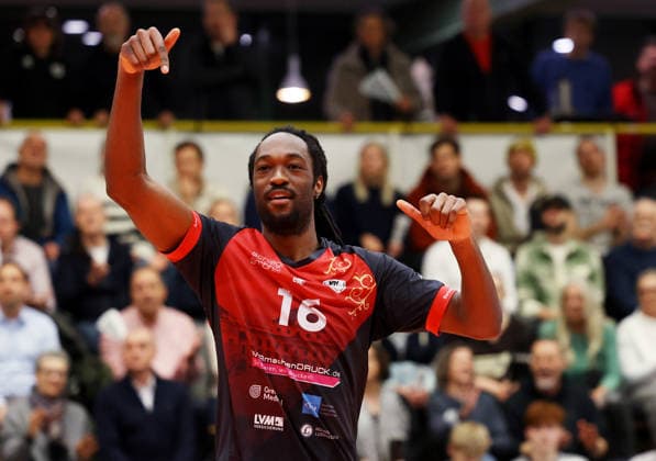 03 02 2026, Germany, Ludwigsburg, Volleyball Barock Volleys MTV Ludwigsburg vs Haching Munich, Nyherowo Omene LB cheers