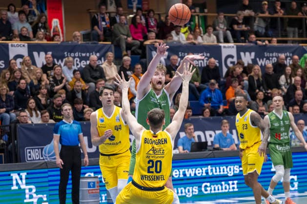 European North Basketball League, ENBL, 2025 2026 Syntainics MBC vs Hefte Helfen Bulls Kapfenberg Weissenfels, Germany 03 February 2026 In the picture from left Jure Planinic Weissenfels , Perttu Blomgren Weissenfels and Alex Gross Kapfenberg Weissenfels Stadthalle Weissenfels Sachsen Anhalt Germany