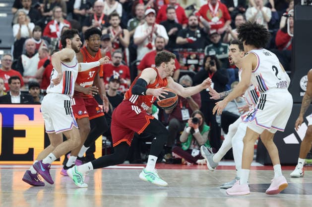 Andreas Obst FC Bayern Basketball, 13 with David McCormack FC Bayern Basketball, 33 and Sebastian Herrera Paris Basketball, 07 , GER, FC Bayern Basketball vs Paris Basketball, Basketball, Euroleague, Matchday 26, Season 2025 2026, 03 02 2026, GER, FC Bayern Basketball vs Paris Basketball, Basketball, Euroleague, Matchday 26, Season 2025 2026, 03 02 2026 Munich Copyright: xEibner-Pressefoto JennixMaulx EP_JML