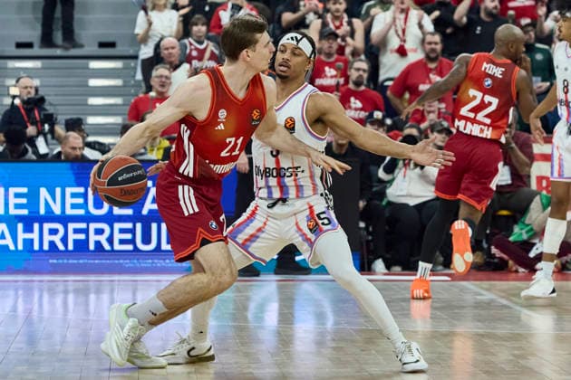 Turkish Airlines EuroLeague Basketball, FC Bayern Munich Basketball vs Paris Basketball, Munich FC Bayern Basketball, Munich FC Bayern Basketball, Paris Basketball, 2026 02 03 in Munich SAP Garden HOLLATZ Justus FC Bayern Munich Basketball Guard Nr 21 BAY21 , ROBINSON Justin Paris Basketball Guard Nr5 PBB5 sportworld München SAP Garden Bayern Deutschland
