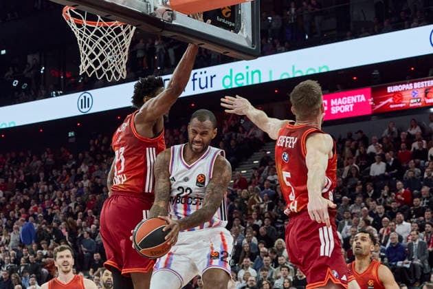 Turkish Airlines EuroLeague Basketball, FC Bayern Munich Basketball vs Paris Basketball, Munich FC Bayern Basketball, Munich FC Bayern Basketball, Paris Basketball, 2026 02 03 in Munich SAP Garden M BAYE Amath Paris Basketball Forward Nr22 PBB22 , MCCORMACK David FC Bayern Munich Basketball Center Nr 33 BAY33 , GIFFEY Niels FC Bayern Munich Basketball Forward Nr 5 BAY5 sportworld Munich SAP Garden Bayern Germany