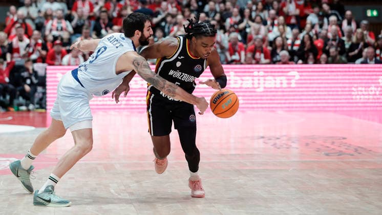 In the picture from left Ricky Rubio Joventut Badalona, 9 against Marcus Carr Wuerzburg Baskets, 5 03 02 2026, Fitness First Wuerzburg Baskets vs Joventut Badalona, Basketball Champions League, Round of 16, Group K, Matchday 3, Germany, 97072, tectake Arena Wuerzburg, Copyright: HMBxMedia xJulienxBecker