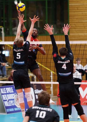 03 02 2026, Germany, Ludwigsburg, Volleyball Barock Volleys MTV Ludwigsburg vs Haching Munich, Nyherowo Omene LB, on the ball