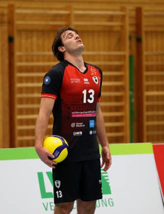 03 02 2026, Germany, Ludwigsburg, Volleyball Barock Volleys MTV Ludwigsburg vs. Haching Munich, newcomer Adrian Mol LB concentrated before the serve