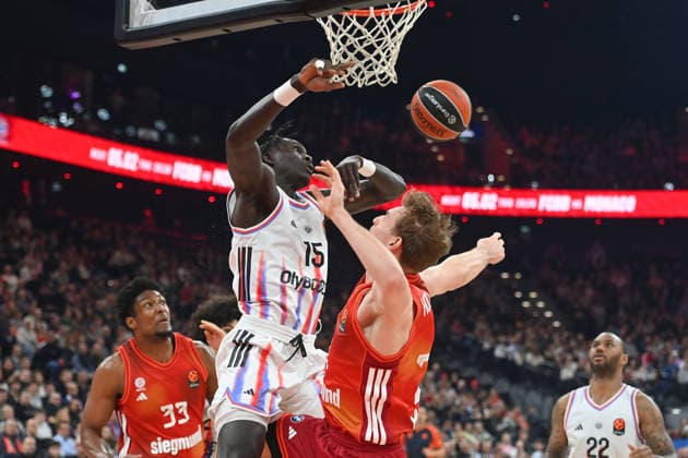 Justus HOLLATZ FCB , action,duel against Mouhamed Faye Paris Basketball Euro League,season 2025 2026, FC Bayern Muenchen Paris Basketball on 03 02 2026 , S A P G A R D EN