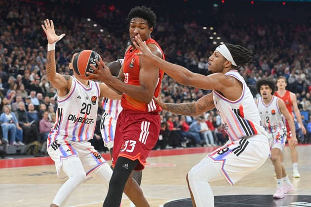 Freddie GILLESPIE FCB , action,duel against re Stevens Paris li Jeremy Morgan Paris , Basketball Euro League,season 2025 2026, FC Bayern Muenchen Paris Basketball on 03 02 2026 , S A P G A R D EN