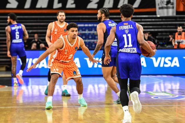 BKT Euro Cup Ratiopharm Ulm vs Buducnost VOLI Podgorica, Ratiopharm Arena Ulm 03 02 2026 Yogi Ferrell Buducnost VOLI Podgorica, 11 vs Mark Smith ratiopharm Ulm, 13 Ulm 03 02 2026 17 Matchday BKT EuroCup, Ratiopharm Ulm vs Buducnost VOLI Podgorica, Ratiopharm Arena Ulm Copyright: xBEAUTIFULxSPORTS Märklx