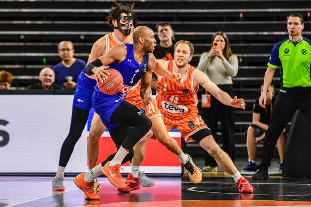 BKT Euro Cup Ratiopharm Ulm vs Buducnost VOLI Podgorica, Ratiopharm Arena Ulm 03 02 2026 Rasheed Sulaimon Buducnost VOLI Podgorica, 1 vs Christian Sengfelder ratiopharm Ulm, 43 Ulm 03 02 2026 17 Matchday BKT EuroCup, Ratiopharm Ulm vs Buducnost VOLI Podgorica, Ratiopharm Arena Ulm Copyright: xBEAUTIFULxSPORTS Märklx