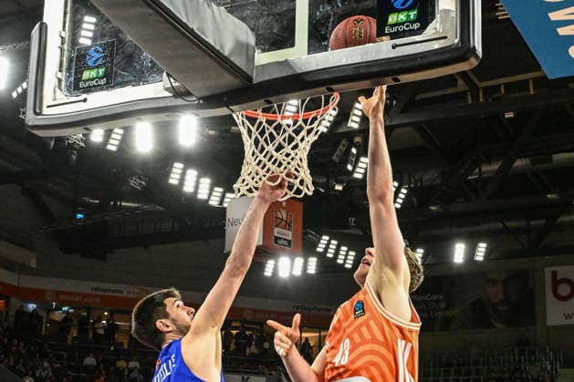 BKT Euro Cup Ratiopharm Ulm against Buducnost VOLI Podgorica, Ratiopharm Arena Ulm 03 02 2026 Christian Sengfelder ratiopharm Ulm, 43 at the basket against Axel Bouteille Buducnost VOLI Podgorica, 83 Ulm 03 02 2026 17 Matchday BKT EuroCup, Ratiopharm Ulm against Buducnost VOLI Podgorica, Ratiopharm Arena Ulm Copyright: xBEAUTIFULxSPORTS Märklx