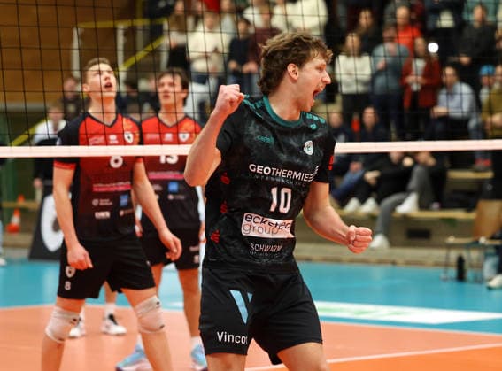 03 02 2026, Germany, Ludwigsburg, Volleyball Barock Volleys MTV Ludwigsburg vs Haching Munich, Patrick Rupprecht Haching cheers