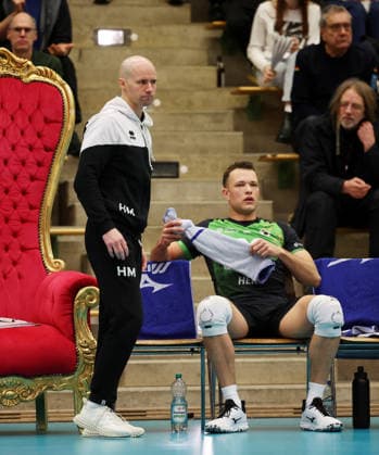 03 02 2026, Germany, Ludwigsburg, Volleyball Barock Volleys MTV Ludwigsburg vs Haching Munich, from left coach Hasse Mattila LB and Jeffrey Klok LB disappointed
