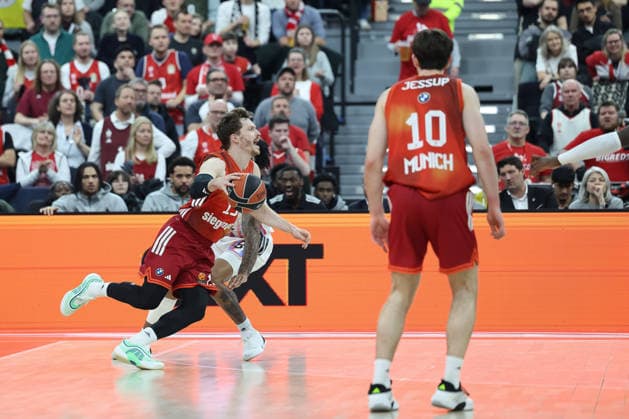Andreas Obst FC Bayern Basketball, 13 with Justinian Jessup FC Bayern Basketball, 10 , GER, FC Bayern Basketball vs Paris Basketball, Basketball, Euroleague, Matchday 26, Season 2025 2026, 03 02 2026, GER, FC Bayern Basketball vs Paris Basketball, Basketball, Euroleague, Matchday 26, Season 2025 2026, 03 02 2026 Munich Copyright: xEibner-Pressefoto JennixMaulx EP_JML