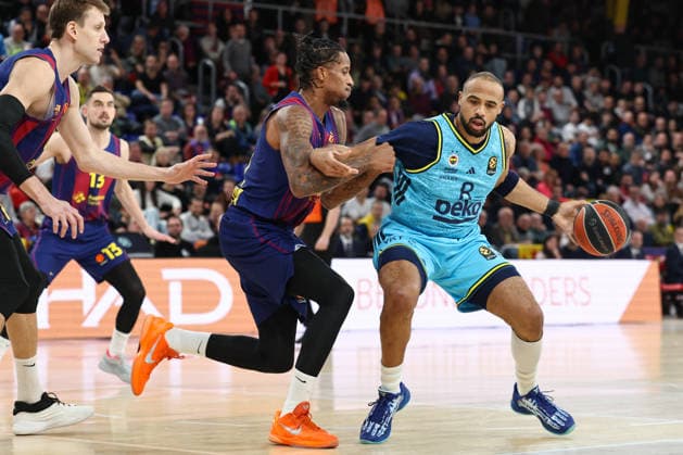Barcelona v Fenerbahce Beko - EuroLeague BARCELONA, SPAIN - FEBRUARY 3: FC Barcelona, Barca s forward Will Clyburn (2nd R) competes with Fenerbahce Beko Istanbul s guard Talen Horton Tucker during the Euroleague regular season round 26 basketball match FC Barcelona vs Fenerbahce at the Palau Blaugrana sportshall in Barcelona on February 3, 2026. Adria Puig Anadolu Barcelona Spain. Editorial use only. Please get in touch for any other usage.  Copyright: x2026xAnadoluxAdriaxPuigx
