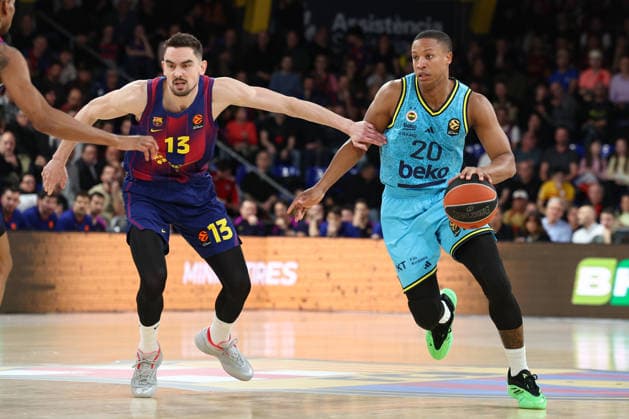 Barcelona v Fenerbahce Beko - EuroLeague BARCELONA, SPAIN - FEBRUARY 3: FC Barcelona, Barca s guard Tomas Satoransky (13) vies with Fenerbahce Beko Istanbul s guard Devon Hall during the Euroleague regular season round 26 basketball match FC Barcelona vs Fenerbahce at the Palau Blaugrana sportshall in Barcelona on February 3, 2026. Adria Puig Anadolu Barcelona Spain. Editorial use only. Please get in touch for any other usage.  Copyright: x2026xAnadoluxAdriaxPuigx