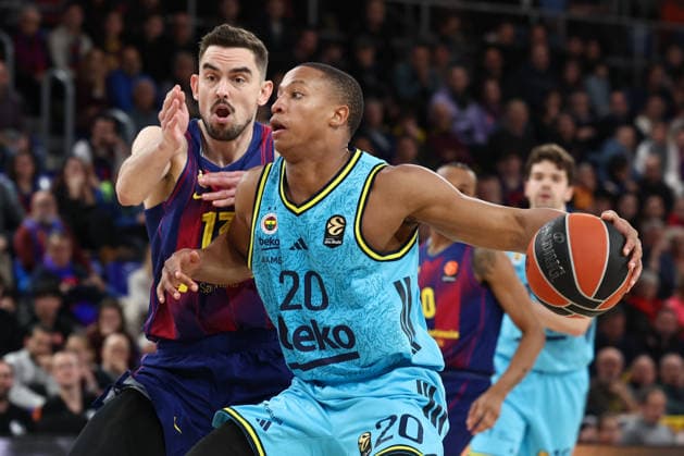Barcelona v Fenerbahce Beko - EuroLeague BARCELONA, SPAIN - FEBRUARY 3: FC Barcelona, Barca s guard Tomas Satoransky (13) vies with Fenerbahce Beko Istanbul s guard Devon Hall during the Euroleague regular season round 26 basketball match FC Barcelona vs Fenerbahce at the Palau Blaugrana sportshall in Barcelona on February 3, 2026. Adria Puig Anadolu Barcelona Spain. Editorial use only. Please get in touch for any other usage.  Copyright: x2026xAnadoluxAdriaxPuigx