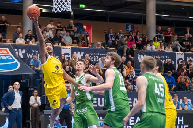 European North Basketball League, ENBL, 2025 2026 Syntainics MBC vs Hefte Helfen Bulls Kapfenberg Weissenfels, Germany 03 February 2026 In the picture from left Marcus Foster Weissenfels , Daniel Grgic Kapfenberg , Alex Gross Kapfenberg and Vitalii Zotov Kapfenberg Weissenfels Stadthalle Weissenfels Sachsen Anhalt Germany