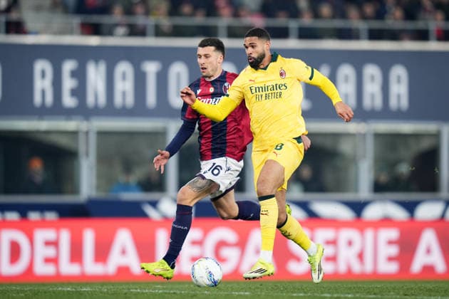 AC MilanÕs Ruben Loftus-Cheek fights for the ball with Bologna s Nicolo Casale during the Serie A soccer match between Bologna and Milan at the Renato DallÕAra Stadium in Bologna, north Italy - Tuesday, February 3, 2026 -  Copyright: xMassimoxPaolone LaPressex