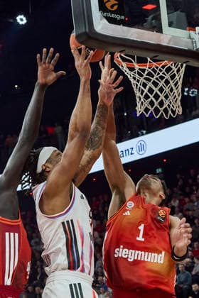 Turkish Airlines EuroLeague Basketball, FC Bayern Munich Basketball vs Paris Basketball, Munich FC Bayern Basketball, Munich FC Bayern Basketball, Paris Basketball, 2026 02 03 in Munich SAP Garden STEVENS Lamar Paris Basketball Forward Nr9 PBB9 , DA SILVA Oscar FC Bayern Munich Basketball Forward Nr 1 BAY1 sportworld München SAP Garden Bayern Deutschland