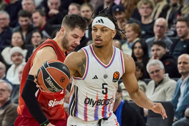 Turkish Airlines EuroLeague Basketball, FC Bayern Munich Basketball vs Paris Basketball, Munich FC Bayern Basketball, Munich FC Bayern Basketball, Paris Basketball, 2026 02 03 in Munich SAP Garden ROBINSON Justin Paris Basketball Guard Nr5 PBB5 sportworld Munich SAP Garden Bayern Germany