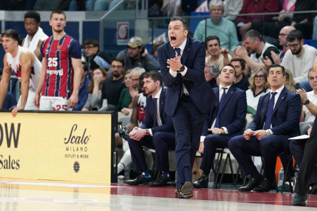 EA7 Emporio Armani Milano vs. Kosner Baskonia Vitoria-Gasteiz, pictured is Head Coach Paolo Galbiati (Kosner Baskonia Vitoria-Gasteiz)  Copyright: xSimonexLucarellix xipa-agency.netx xSimonexLucarellix IPA_Agency_IPA70929623