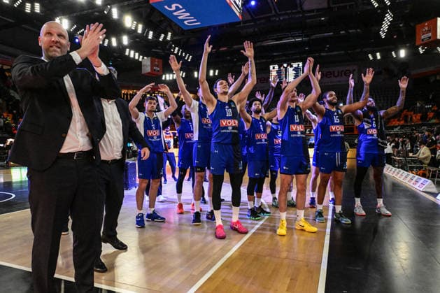 BKT Euro Cup Ratiopharm Ulm against Buducnost VOLI Podgorica, Ratiopharm Arena Ulm 03 02 2026 Team from Podgorica celebrates victory against Ulm exuberantly Ulm 03 02 2026 17 Matchday BKT EuroCup, Ratiopharm Ulm against Buducnost VOLI Podgorica, Ratiopharm Arena Ulm Copyright: xBEAUTIFULxSPORTS Märklx