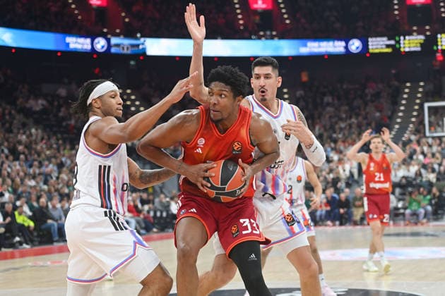 Freddie GILLESPIE FCB action,duel against right Derek Willis Paris , left STEVENS Paris Basketball Euro League,season 2025 2026, FC Bayern Muenchen Paris Basketball on 03 02 2026 , S A P G A R D EN