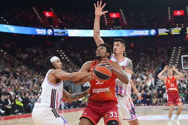 Freddie GILLESPIE FCB action,duel against right Derek Willis Paris , left STEVENS Paris Basketball Euro League,season 2025 2026, FC Bayern Muenchen Paris Basketball on 03 02 2026 , S A P G A R D EN