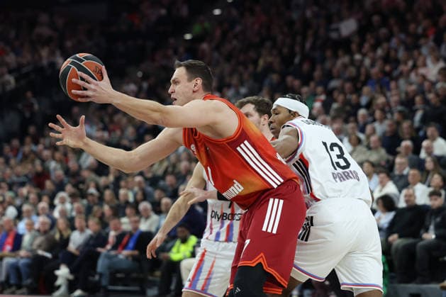 Johannes Voigtmann FC Bayern Basketball, 07 with Allan Dokossi Paris Basketball, 13 , GER, FC Bayern Basketball vs Paris Basketball, Basketball, Euroleague, Matchday 26, Season 2025 2026, 03 02 2026, GER, FC Bayern Basketball vs Paris Basketball, Basketball, Euroleague, Matchday 26, Season 2025 2026, 03 02 2026 Munich Copyright: xEibner-Pressefoto JennixMaulx EP_JML
