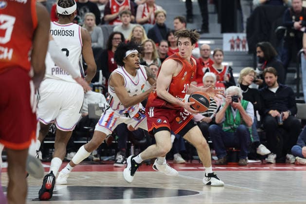 Justinian Jessup FC Bayern Basketball, 10 with Jared Rhoden Paris Basketball, 08 , GER, FC Bayern Basketball vs Paris Basketball, Basketball, Euroleague, Matchday 26, Season 2025 2026, 03 02 2026, GER, FC Bayern Basketball vs Paris Basketball, Basketball, Euroleague, Matchday 26, Season 2025 2026, 03 02 2026 Munich Copyright: xEibner-Pressefoto JennixMaulx EP_JML